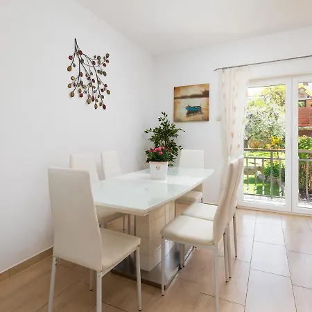 Loredana Apartman